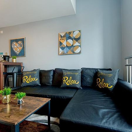 The Penthouse Gathering - Town Centre - Sleeps Up To 16 Wrexham Zewnętrze zdjęcie
