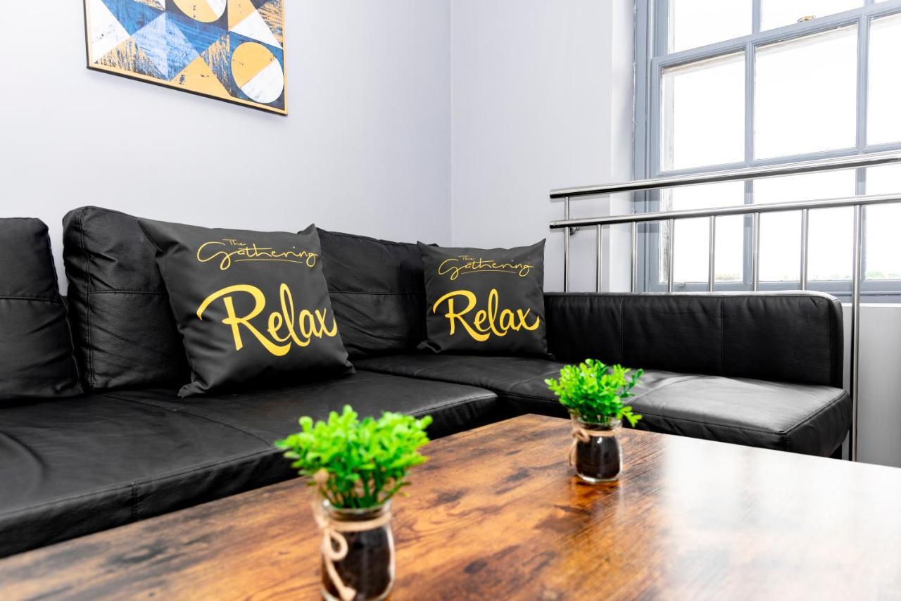 The Penthouse Gathering - Town Centre - Sleeps Up To 16 Wrexham Zewnętrze zdjęcie