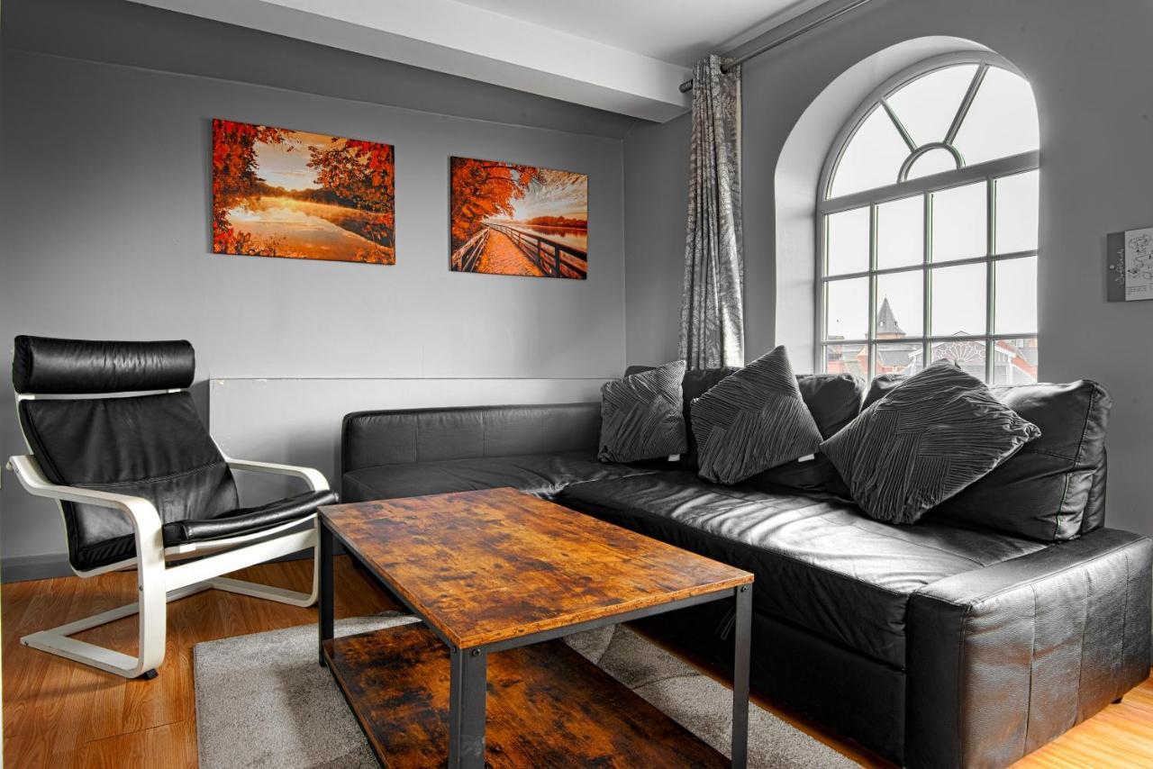 The Penthouse Gathering - Town Centre - Sleeps Up To 16 Wrexham Zewnętrze zdjęcie