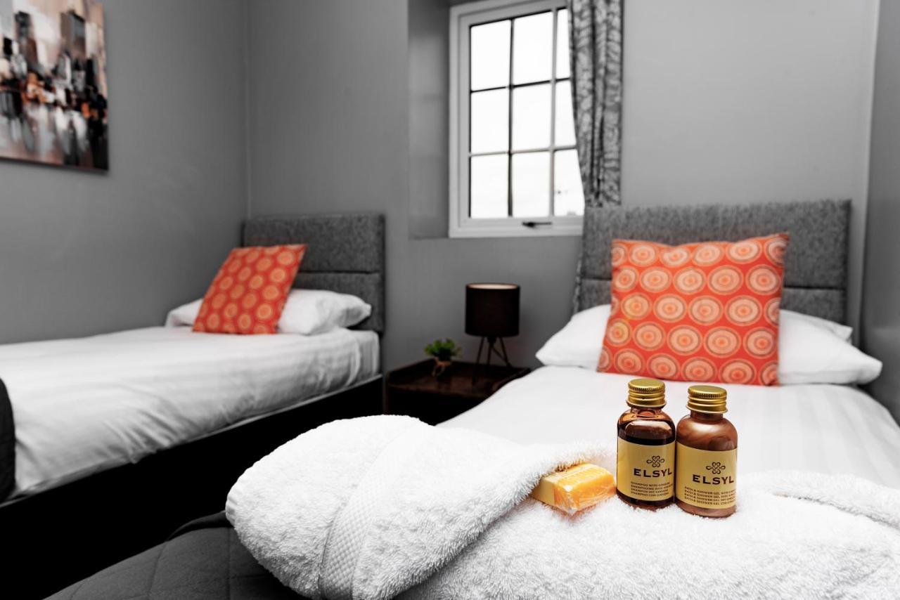 The Penthouse Gathering - Town Centre - Sleeps Up To 16 Wrexham Zewnętrze zdjęcie